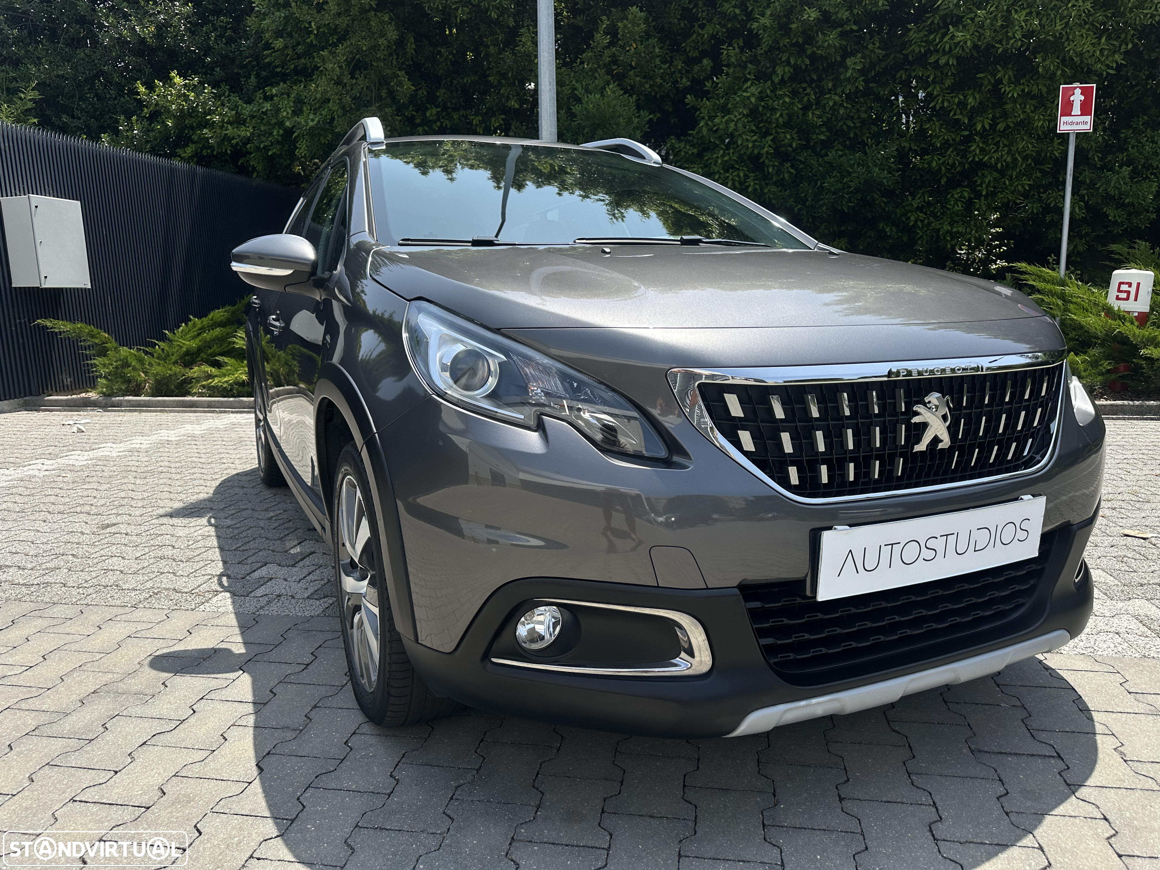 Peugeot 2008 1.2 PureTech Allure EAT6 - 4