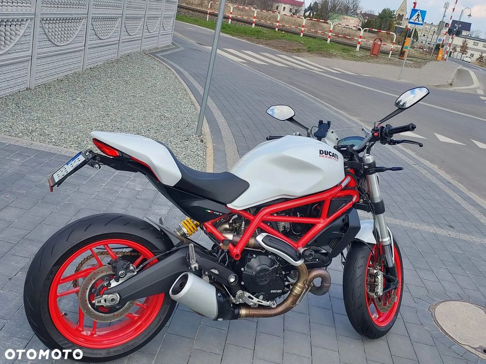 Ducati Monster - 33