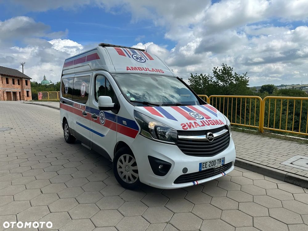 Opel Vivaro Wysoka Maxi Karetka Ambulans Ambulance Sanitarny EN1789