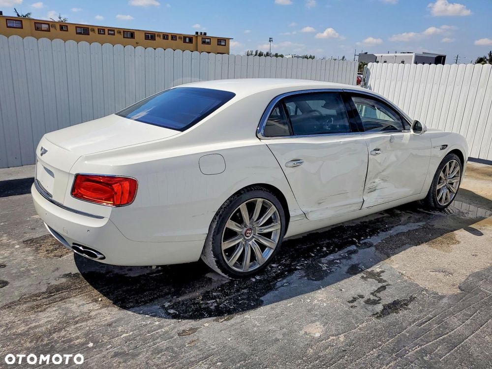 Bentley Flying Spur V8 - 5