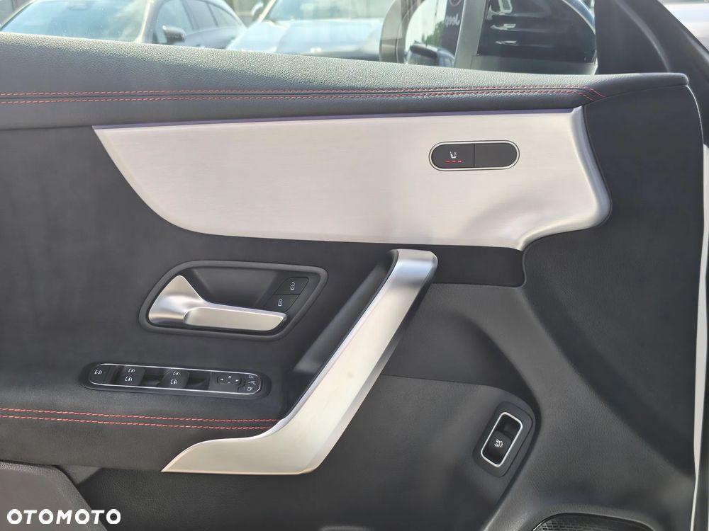 Mercedes-Benz CLA 200 mHEV AMG Line 7G-DCT - 4