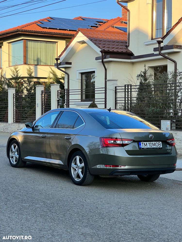 Skoda Superb 2.0 TDI DSG 4X4 Laurin & Klement - 5