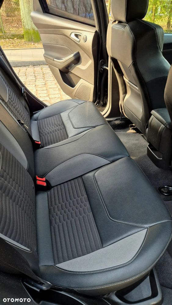 Ford Focus 2.0 EcoBoost ST mit Leder-Sport-Paket - 19