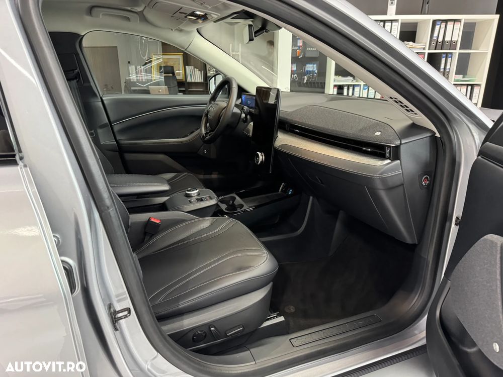 Ford Mustang Mach-E - 11