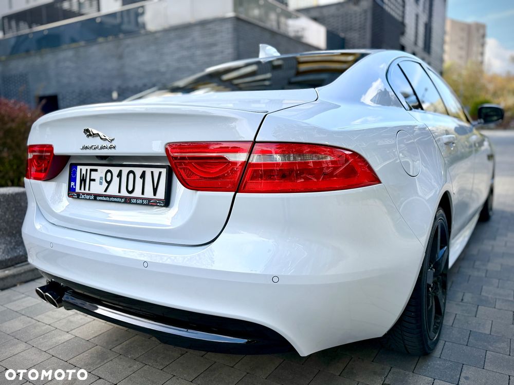 Jaguar XE 2.0 D R-Sport - 23