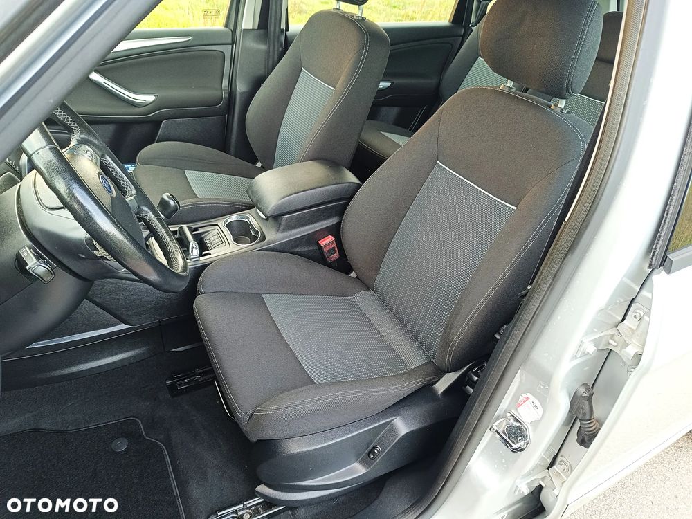 Ford S-Max - 16