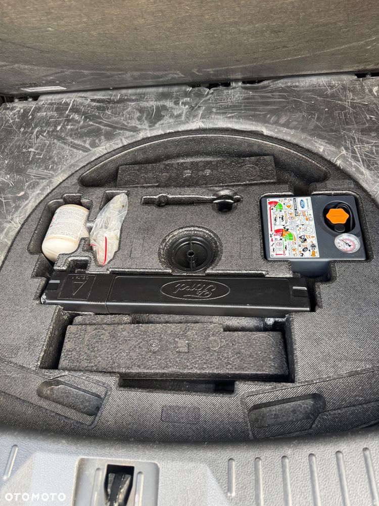 Ford Kuga 1.5 EcoBoost 2x4 Titanium - 12