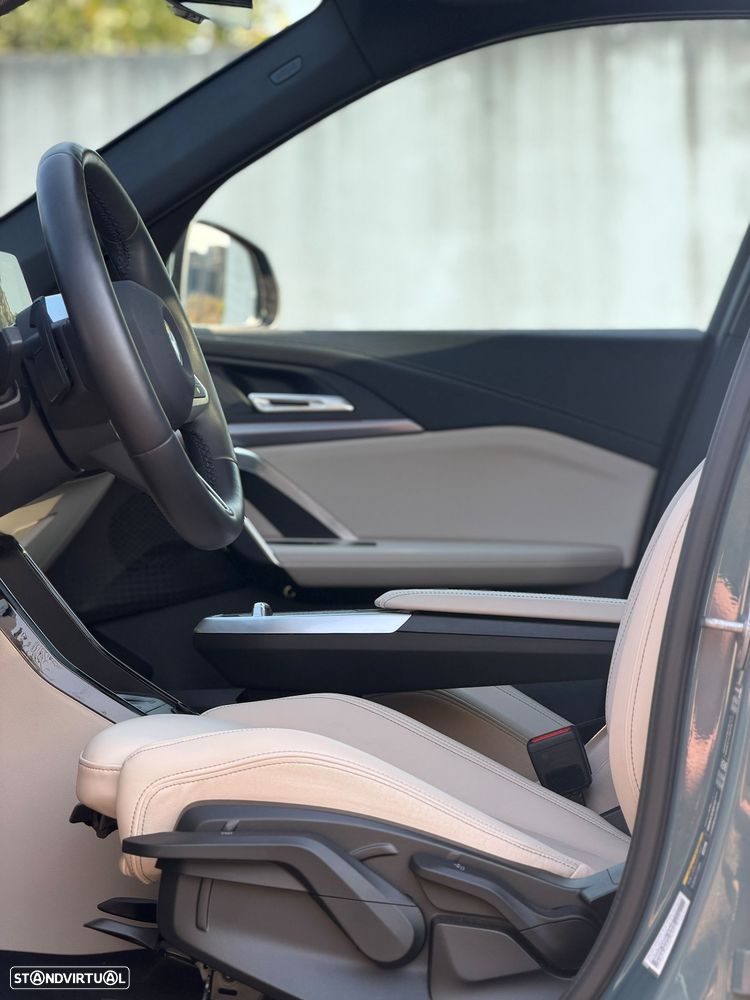 BMW iX1 eDrive20 Pack Desportivo M Pro - 6
