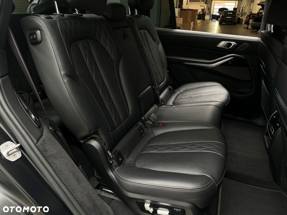 BMW X7 - 28