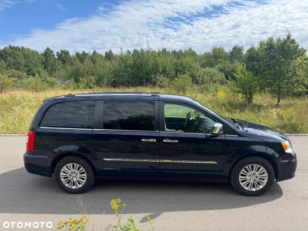 Chrysler Town & Country 3.6 Limited - 10