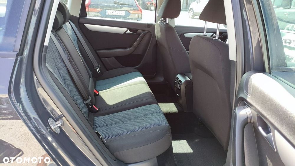 Volkswagen Passat - 22