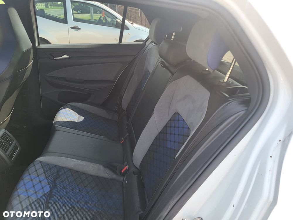 Volkswagen Golf - 32