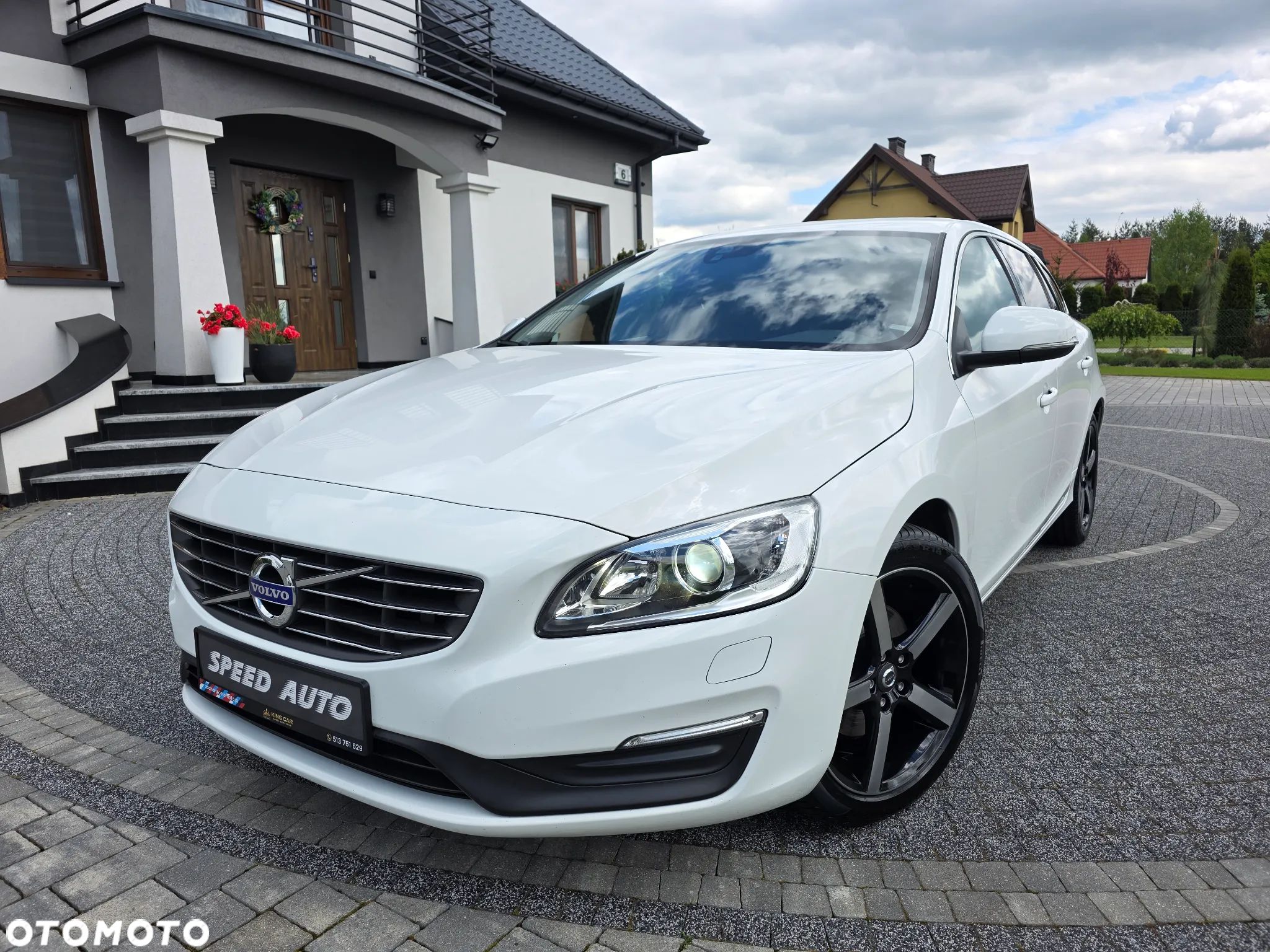 Volvo V60 D3 Drive-E Momentum - 1
