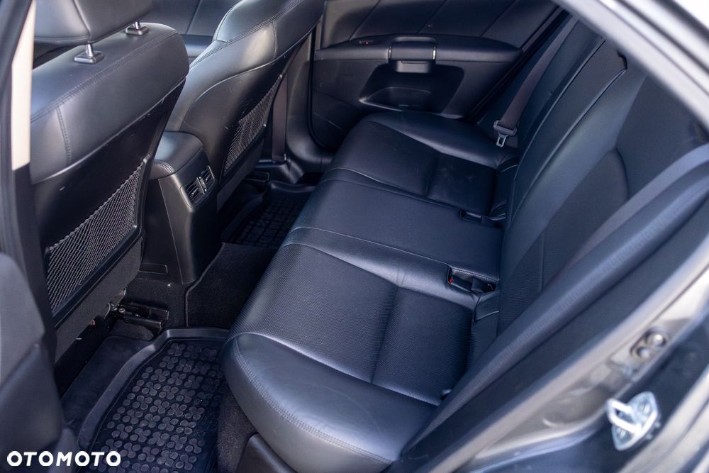 Suzuki Kizashi 2.4 Sport 4WD CVT - 14