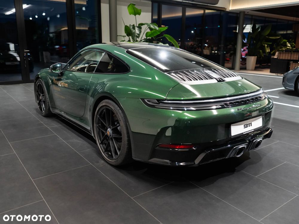 Porsche 911 Carrera T-Hybrid 4 GTS - 3