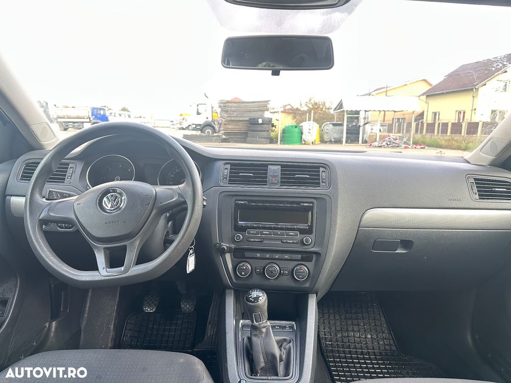 Volkswagen Jetta 2.0 TDI Comfortline - 6