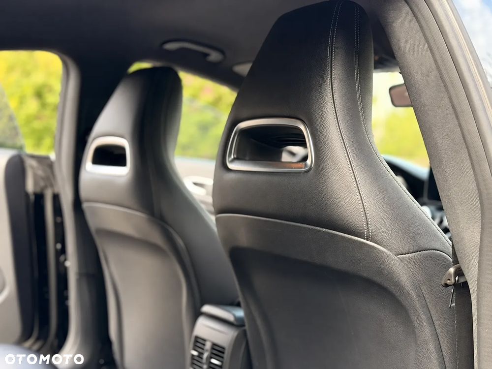 Mercedes-Benz CLA 250 4-Matic - 15