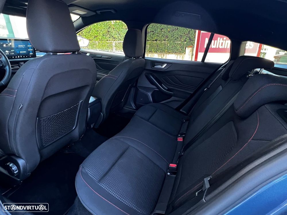 Ford Focus 1.0 EcoBoost MHEV ST-Line X - 16