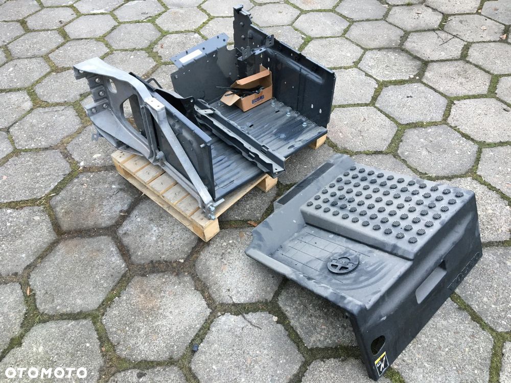 Nowa Skrzynka Akumulatory Komplet Volvo FH 4 FH4 - 1