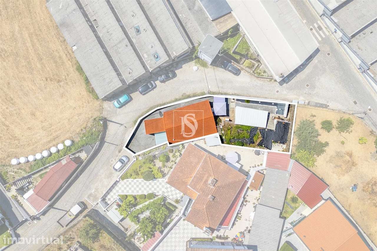 Moradia Térrea T2+1 Renovada | São Martinho do Campo - Grande imagem: 5/47