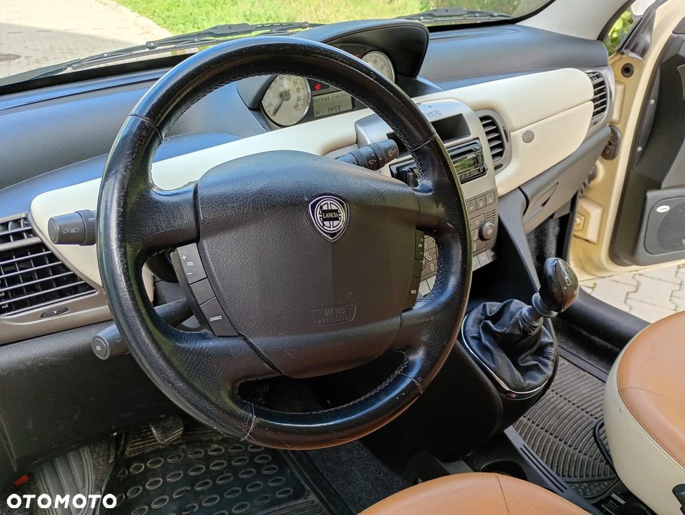 Lancia Ypsilon - 6