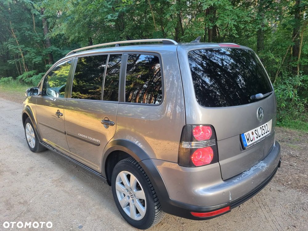 Volkswagen Touran 2.0 TDI DPF Highline DSG - 3