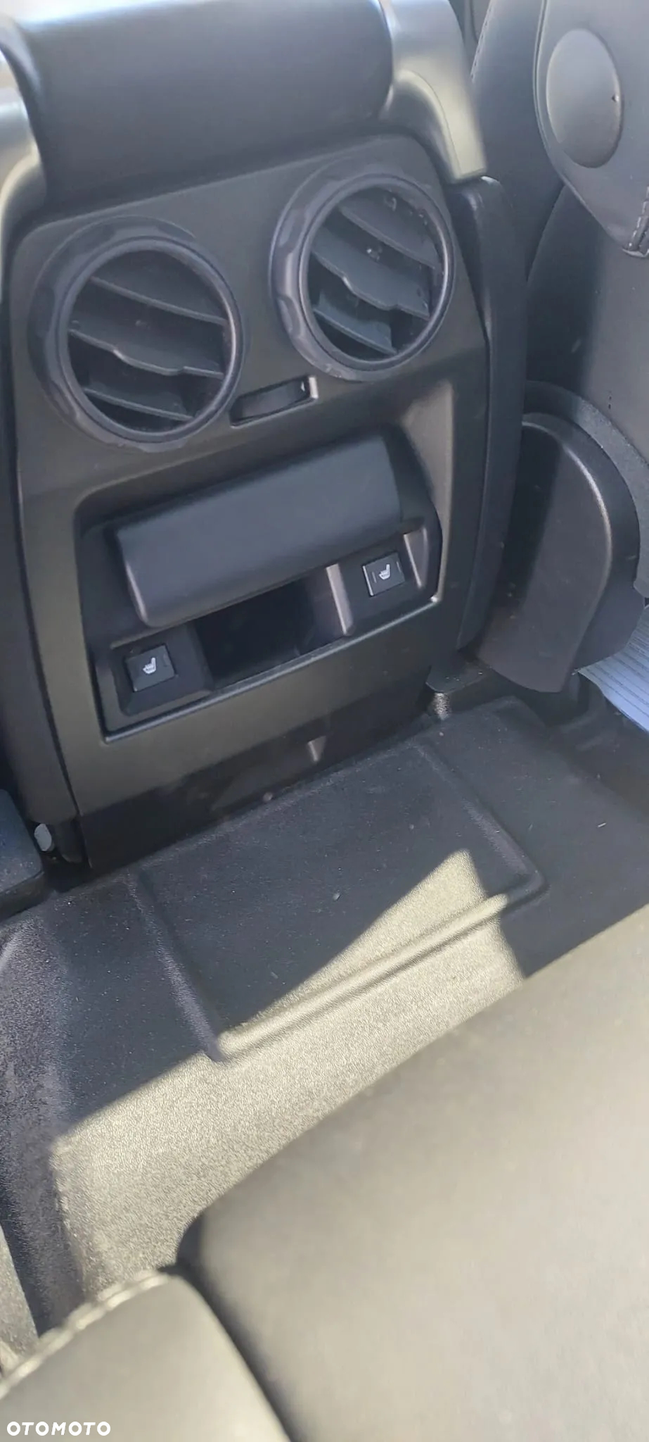 Land Rover Discovery IV 3.0 SD V6 HSE - 9