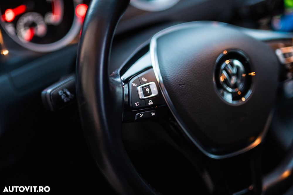 Volkswagen Golf - 10