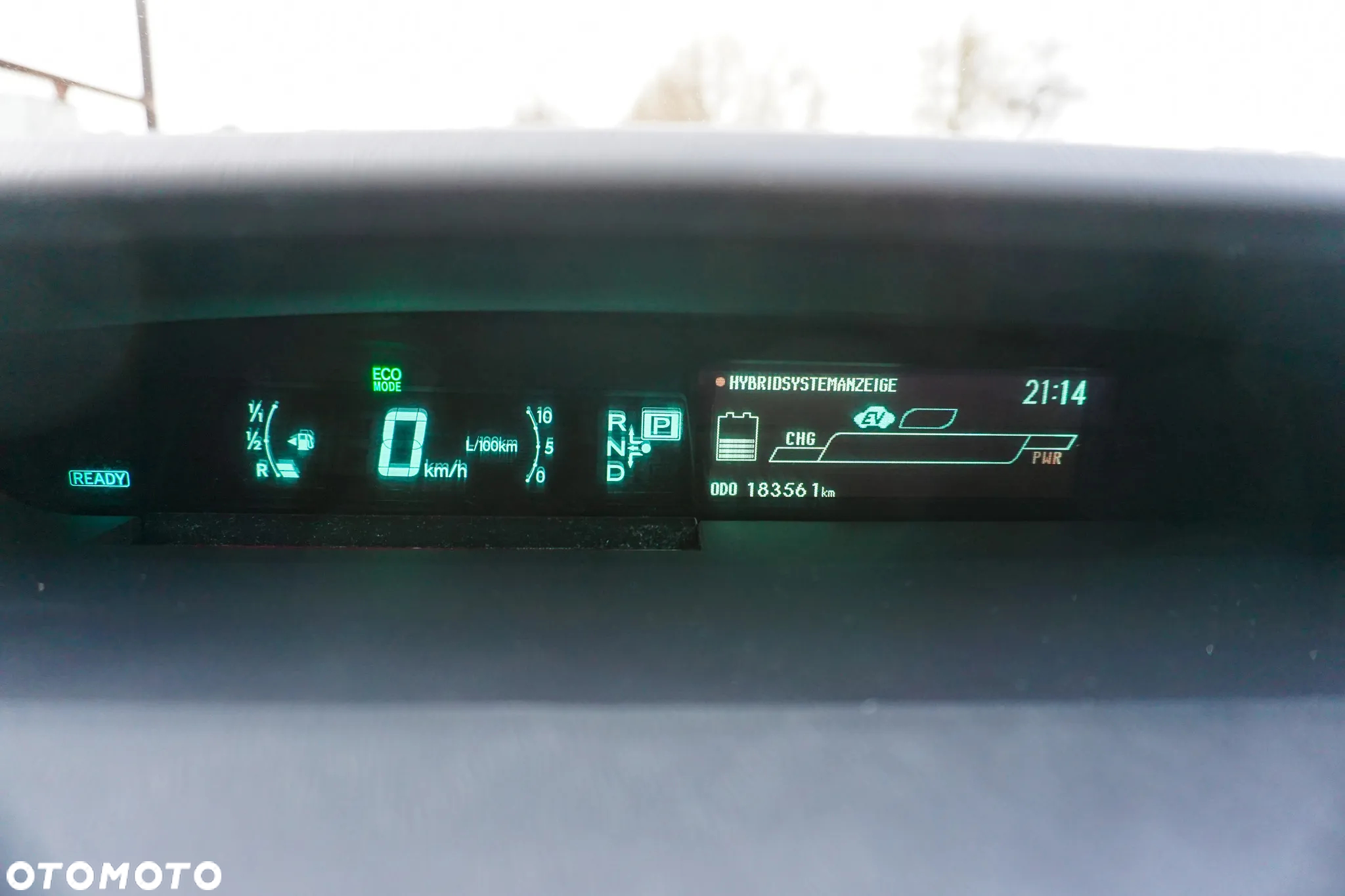 Toyota Prius Plug-in (Hybrid) Life - 28