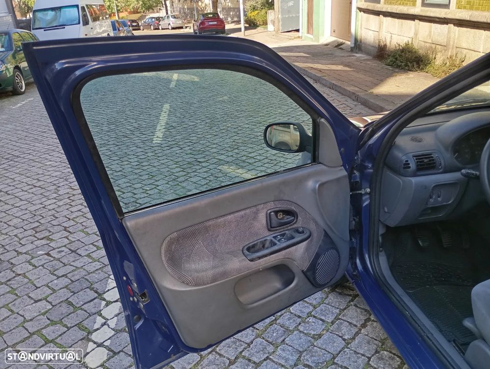 Renault Clio 1.2 RXE - 8