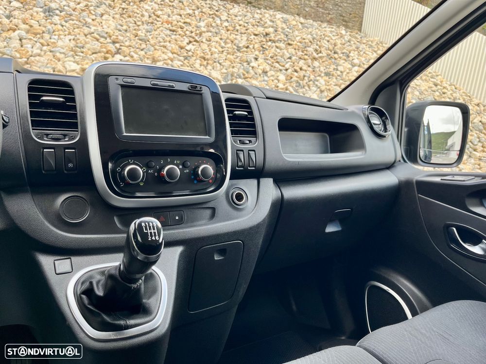 Renault Trafic 1.6 DCI Cabine dupla 6 lugares versão longa - 30