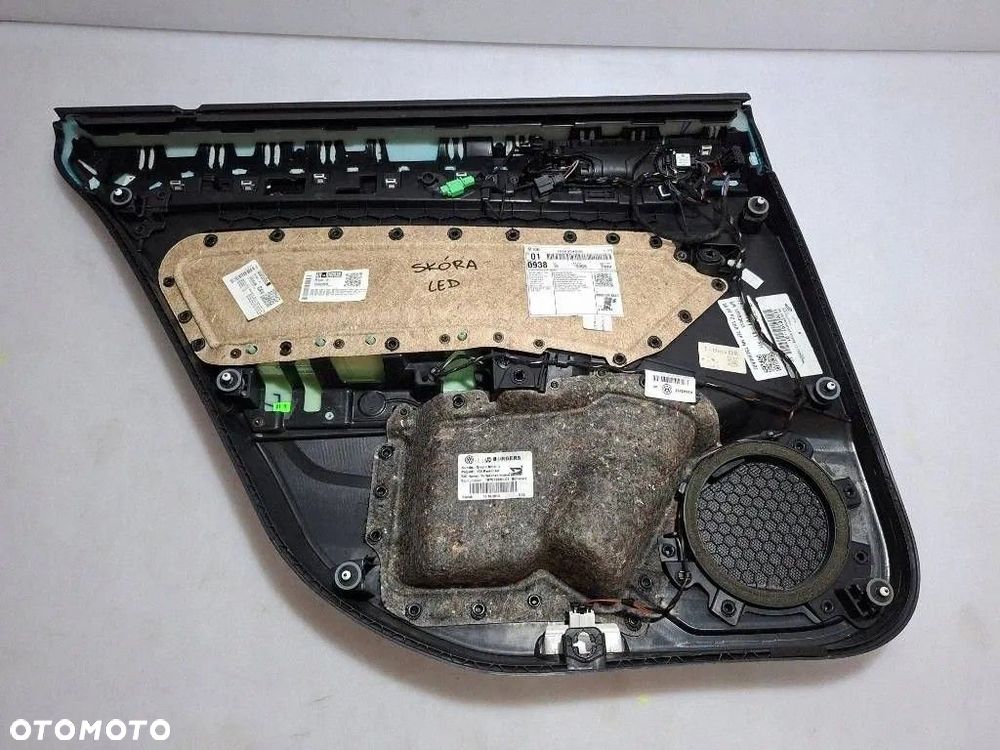VW PASSAT B8 2019 Kombi Boczek drzwi tylnych prawy skóra LED 3G5867212 - 10