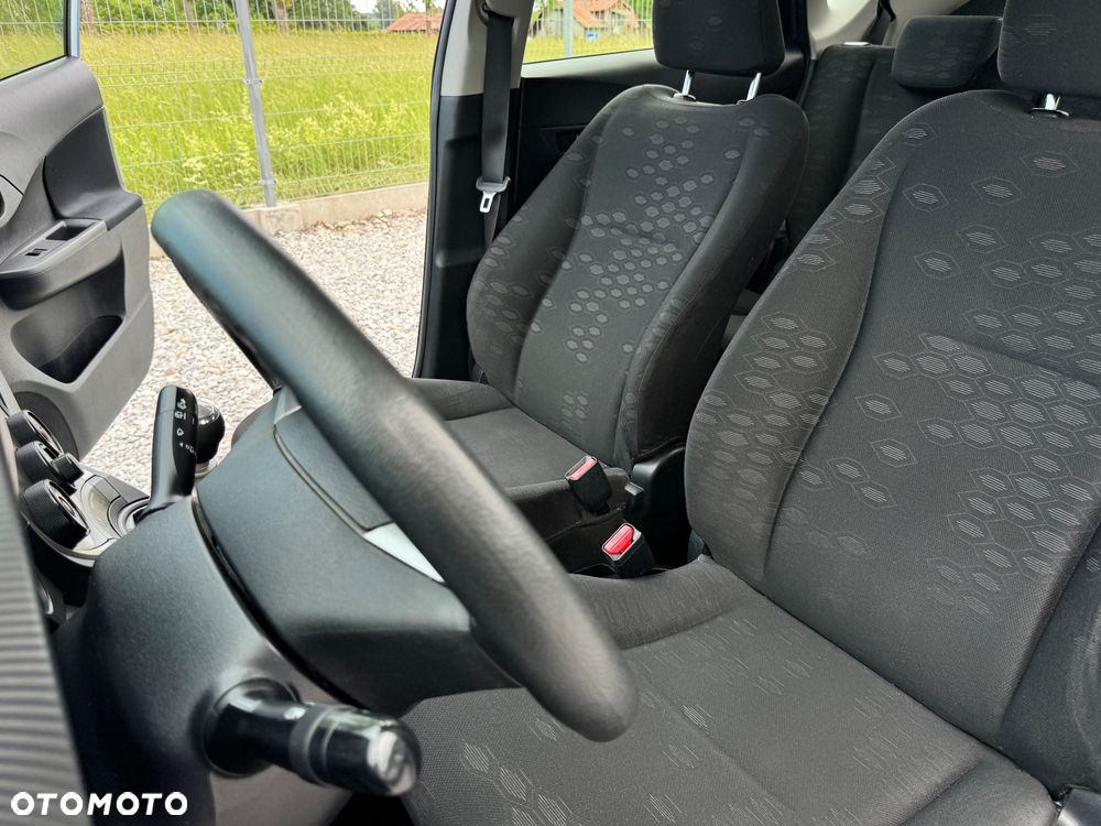 Toyota Verso S - 25