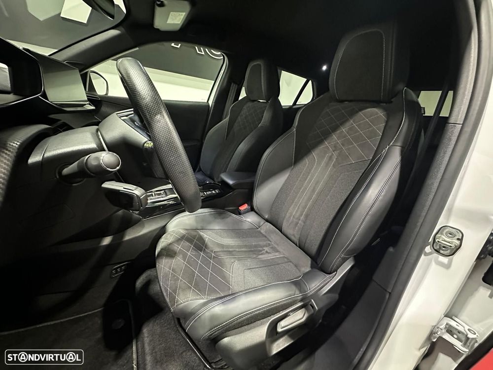 Peugeot e-2008 50 kWh GT - 6
