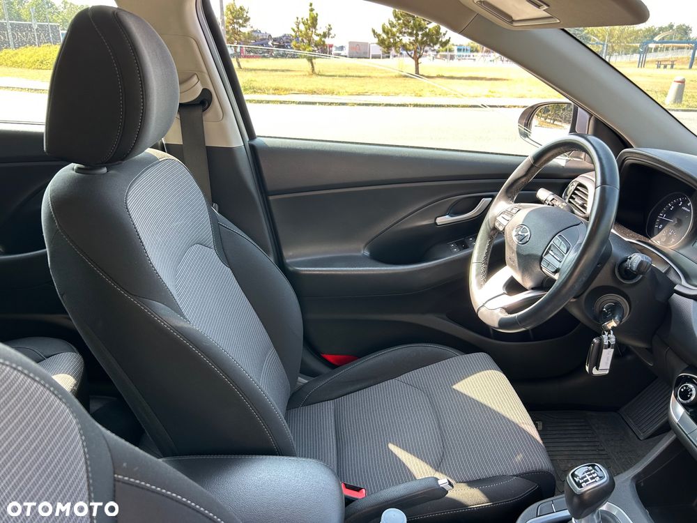 Hyundai i30 1.5 DPI Classic + - 15
