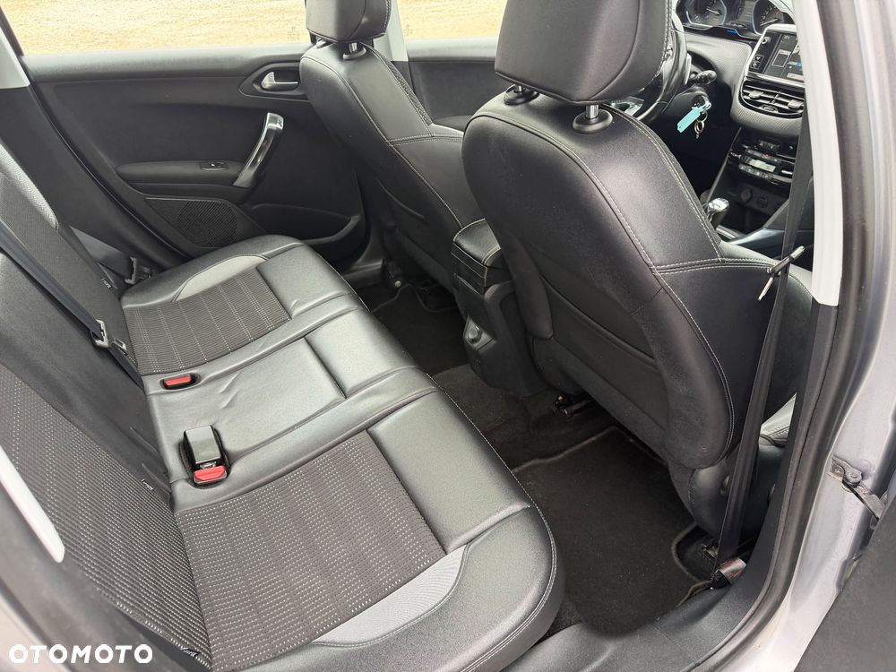 Peugeot 2008 e-HDi FAP 92 EGS6 STOP & START Allure - 13