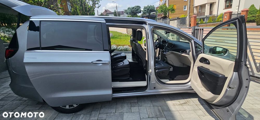 Chrysler Pacifica - 8