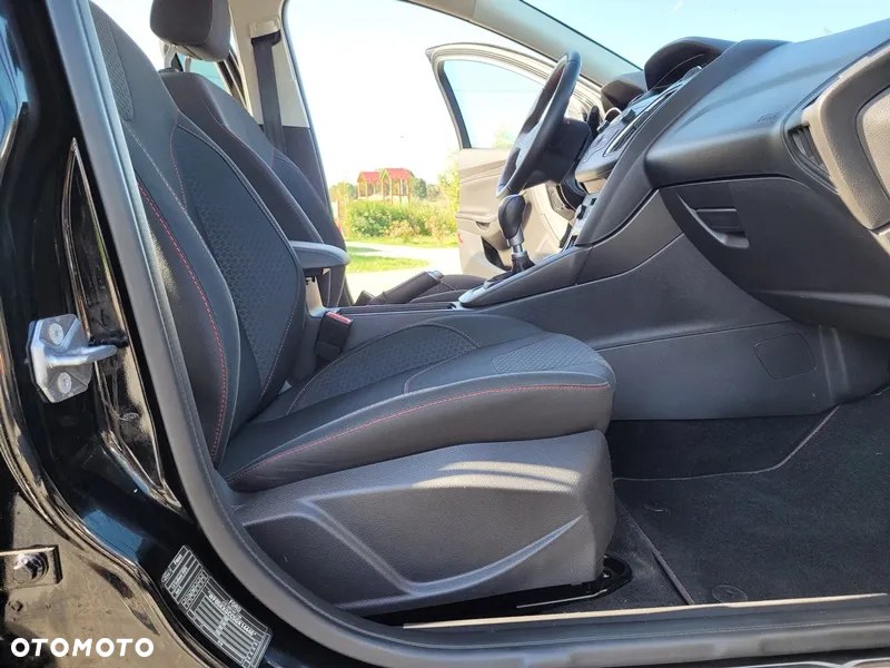 Ford Focus 1.0 EcoBoost ST-Line Style - 37