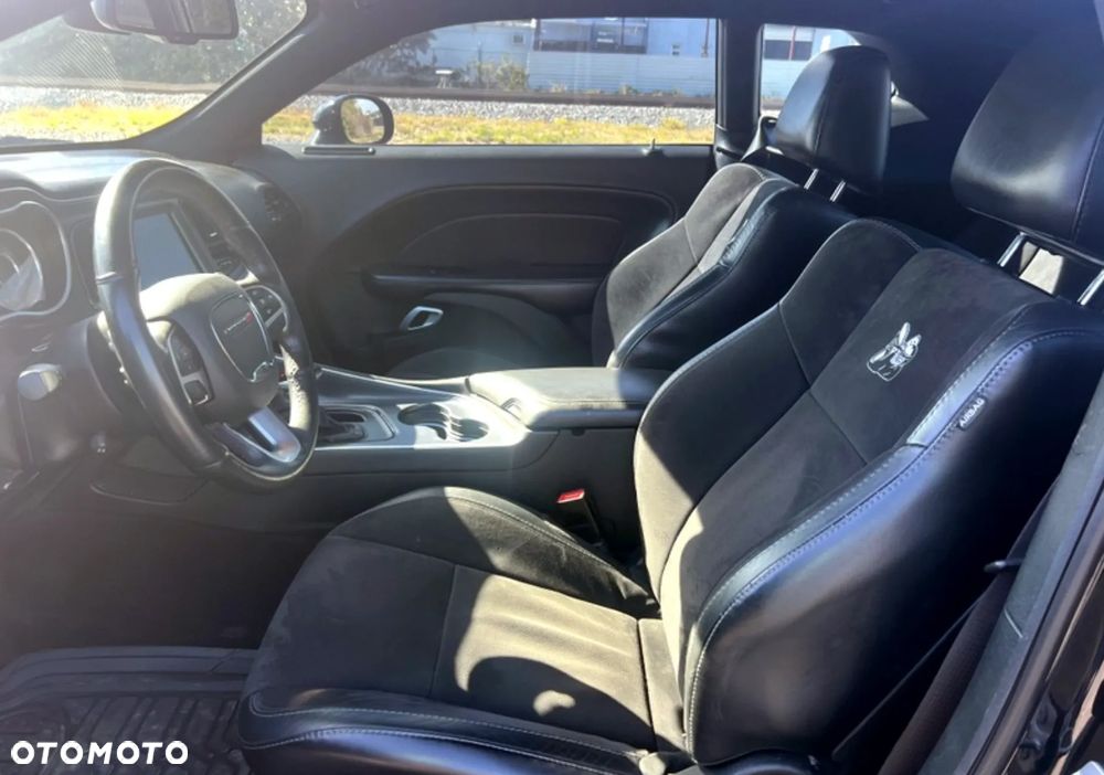 Dodge Challenger - 10