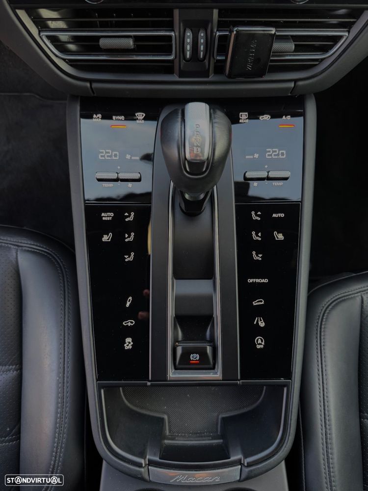 Porsche Macan T - 25