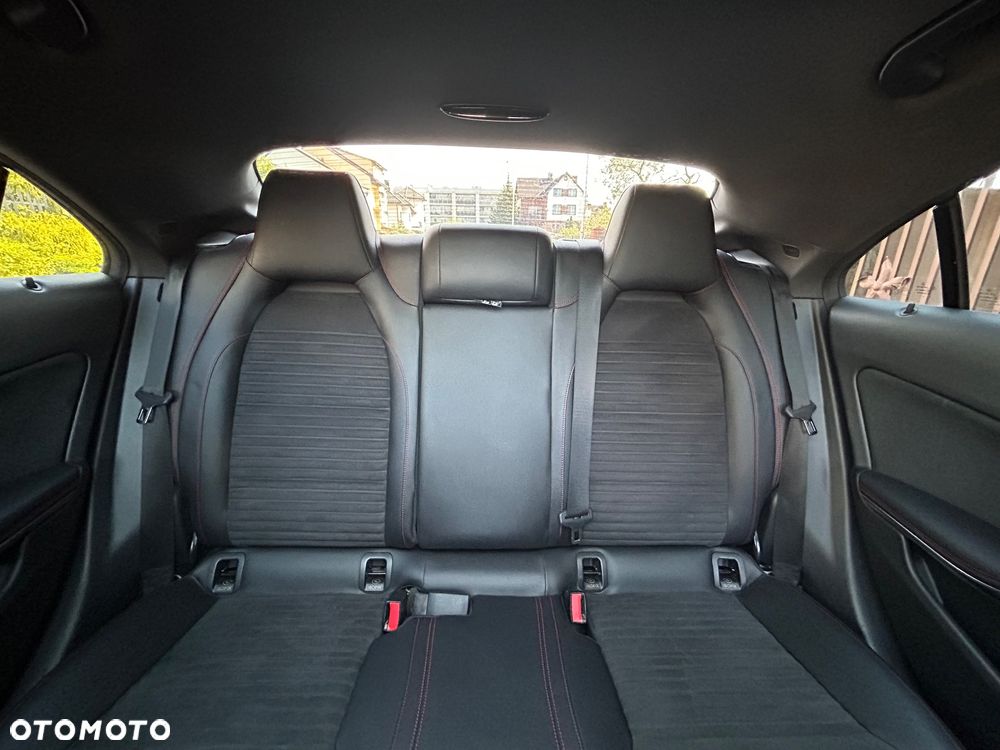 Mercedes-Benz CLA 200 7G-DCT AMG Line - 34