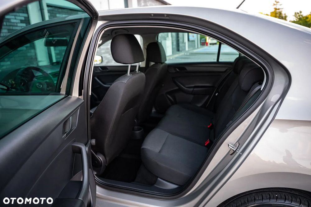 Skoda RAPID 1.2 TSI Active - 14