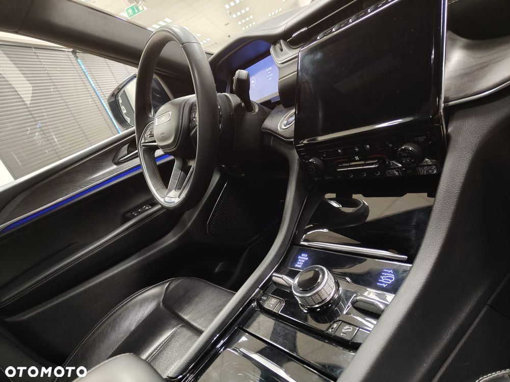 Jeep Grand Cherokee - 37