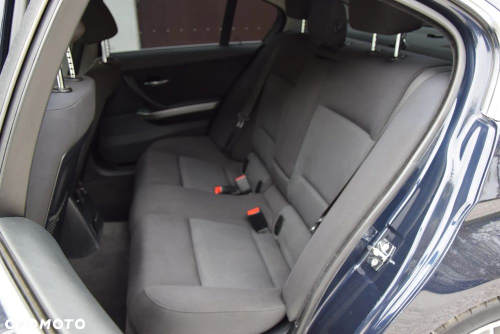 BMW Seria 3 325i - 25