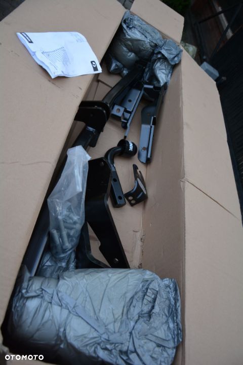 Toyota Avensis Versio 2001-   Hak BRINK - 1