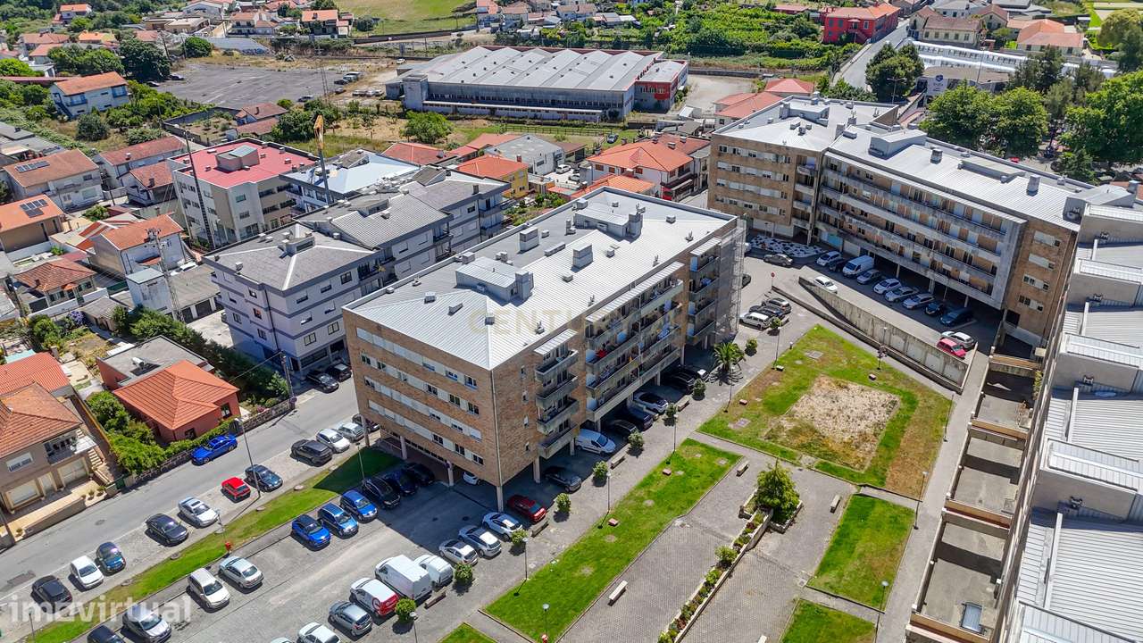 Apartamento T3 com varanda e Box fechada - Grande imagem: 2/38