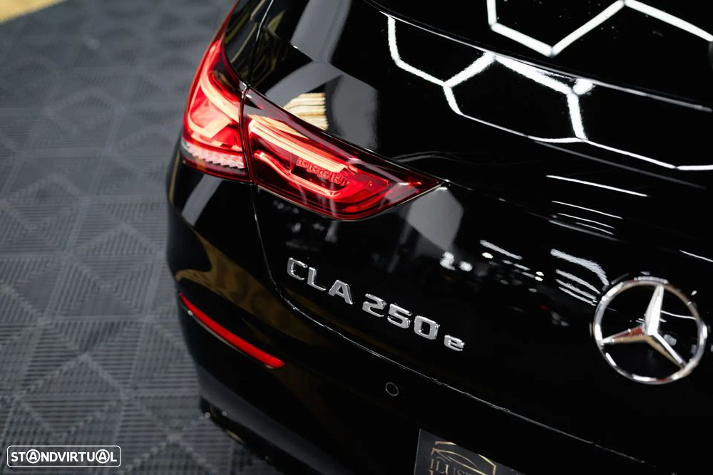 Mercedes-Benz CLA 250 e Shooting Brake AMG Line - 10