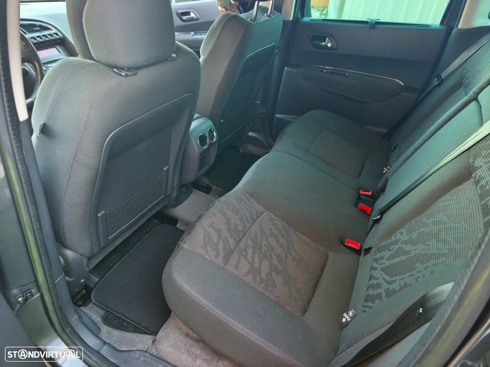 Peugeot 3008 1.6 HDi SE Style - 26