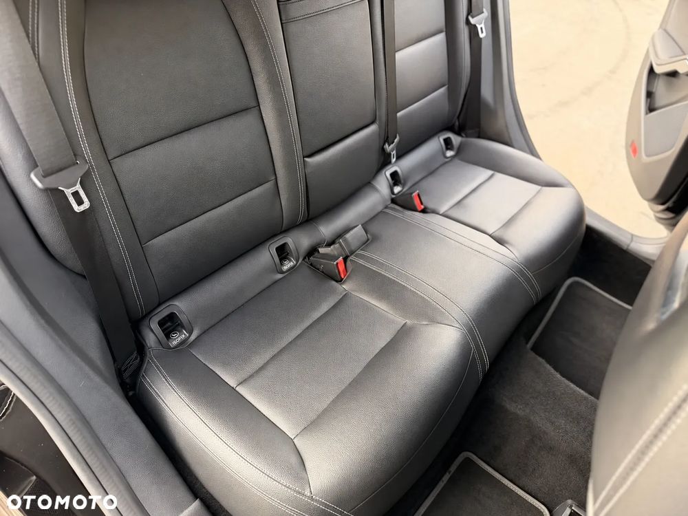 Mercedes-Benz CLA 250 4-Matic - 17