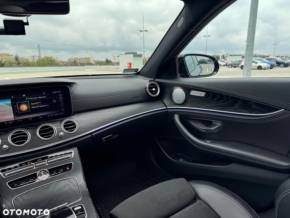Mercedes-Benz Klasa E 220 d 4-Matic 9G-TRONIC - 3